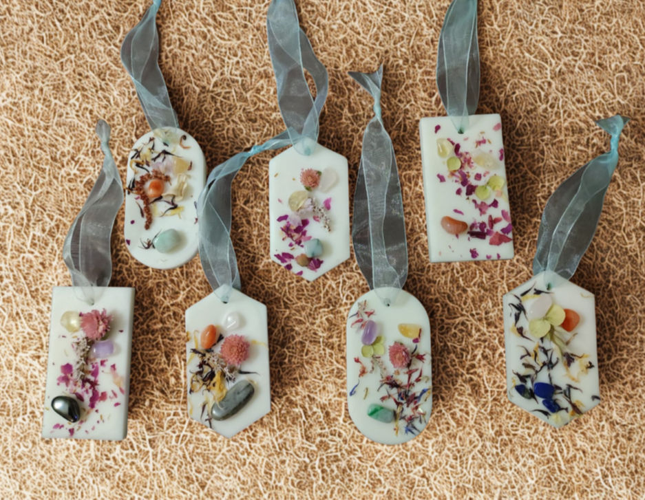 Suspension de Fondant Parfumé avec Pierres et Fleurs Séchées 🌸🔮